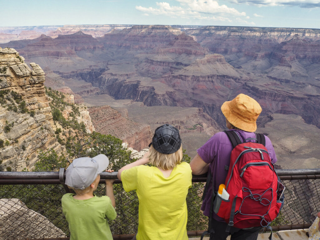 family overlooking the grand canyon 