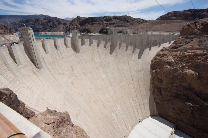 view showing size of hoover dam 