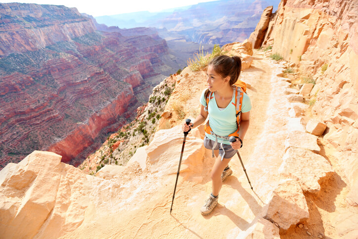 woman hiking at the grand canyon